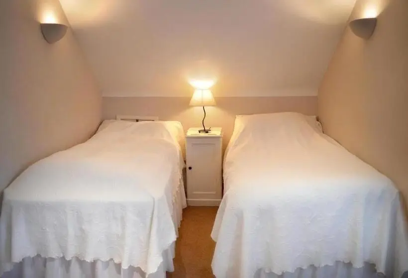 2 Bedrooms Suite Sea View, Lammas Park House
