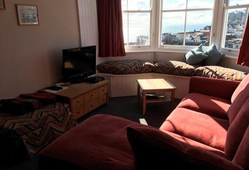 2 Bedrooms Suite Sea View, Lammas Park House
