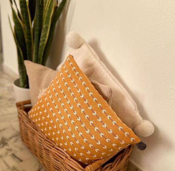 ガーデンビュースタンダードルーム, Lou Candelou