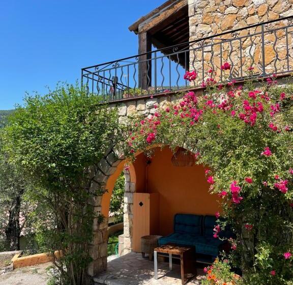 ３ベッドルームハウス, Lou Candelou