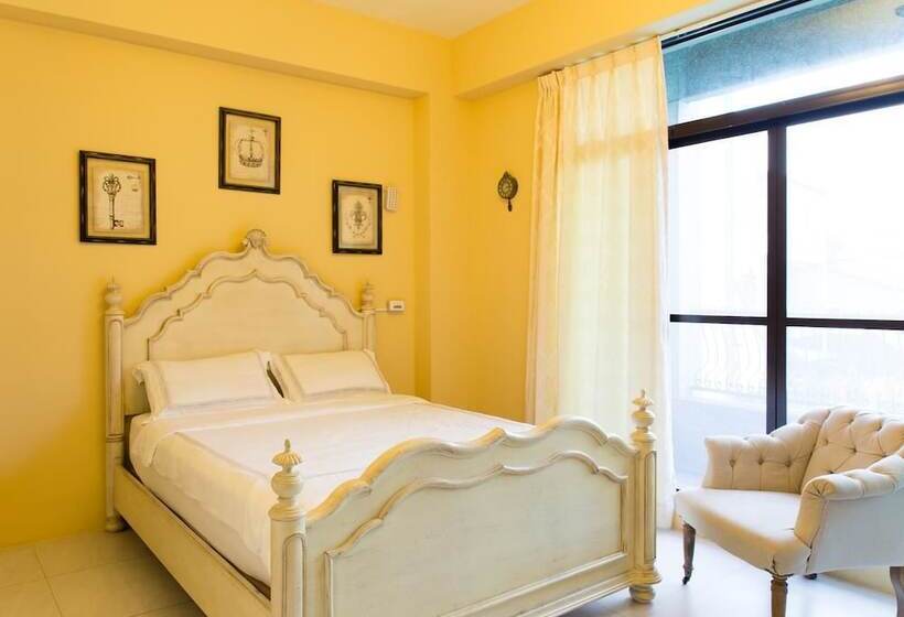 اتاق لوکس با بالکن, Wei Sen House