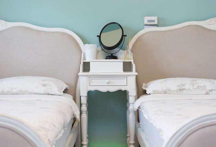 اتاق لوکس با بالکن, Wei Sen House