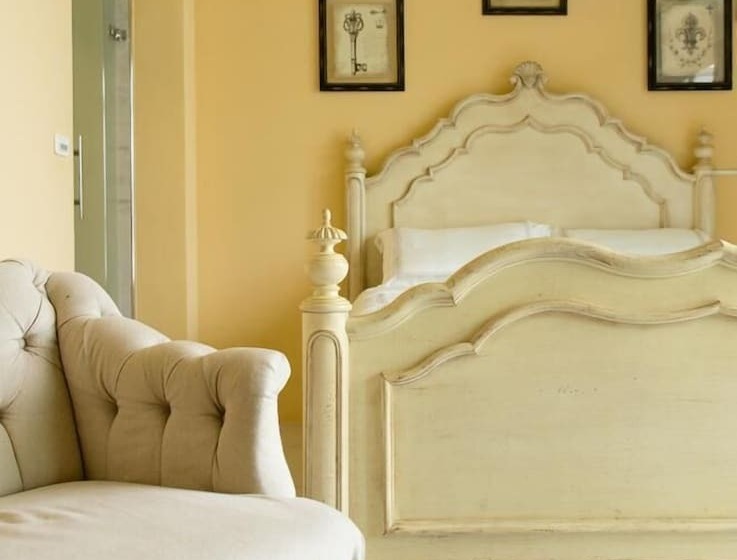 اتاق لوکس با بالکن, Wei Sen House