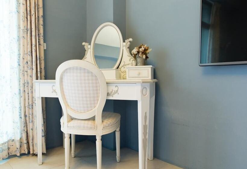 اتاق لوکس با بالکن, Wei Sen House