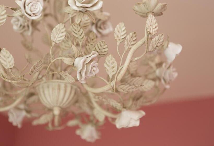 اتاق استاندارد چهارنفره با بالکن, Wei Sen House