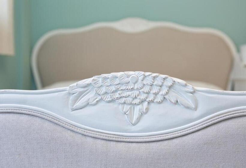 اتاق استاندارد چهارنفره با بالکن, Wei Sen House