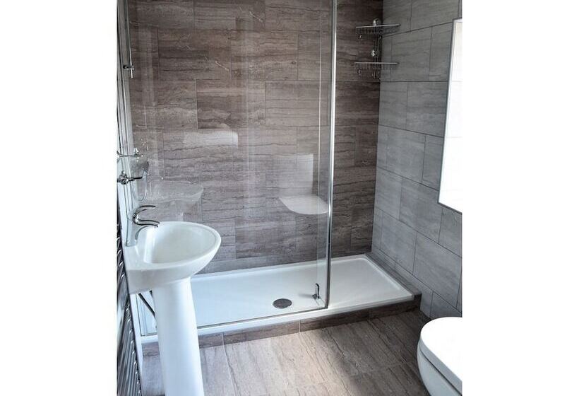 Номер Стандарт, The Red Lion