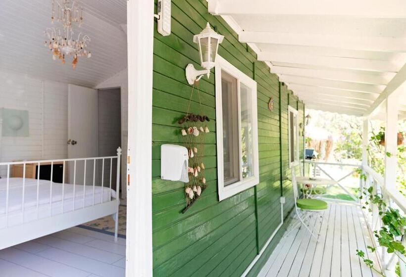 اتاق کلاسیک سه تخته, Naz Apart Cirali