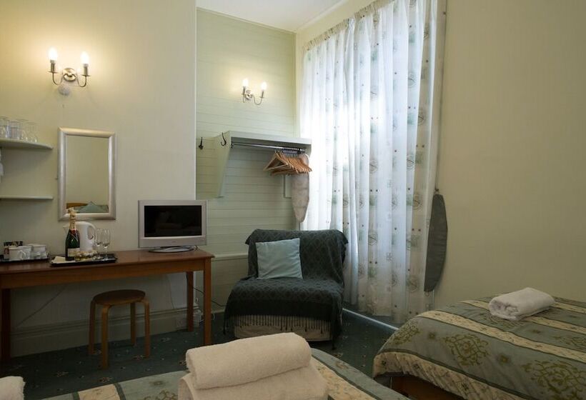 חדר משפחתי, Somerset House B&b