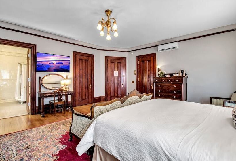 جناح, Innbuffalo Off Elmwood