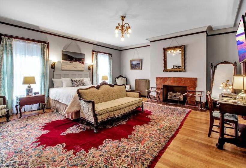 جناح, Innbuffalo Off Elmwood