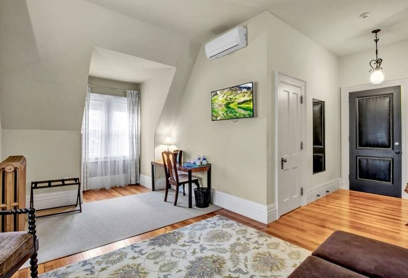 Номер Стандарт, Innbuffalo Off Elmwood