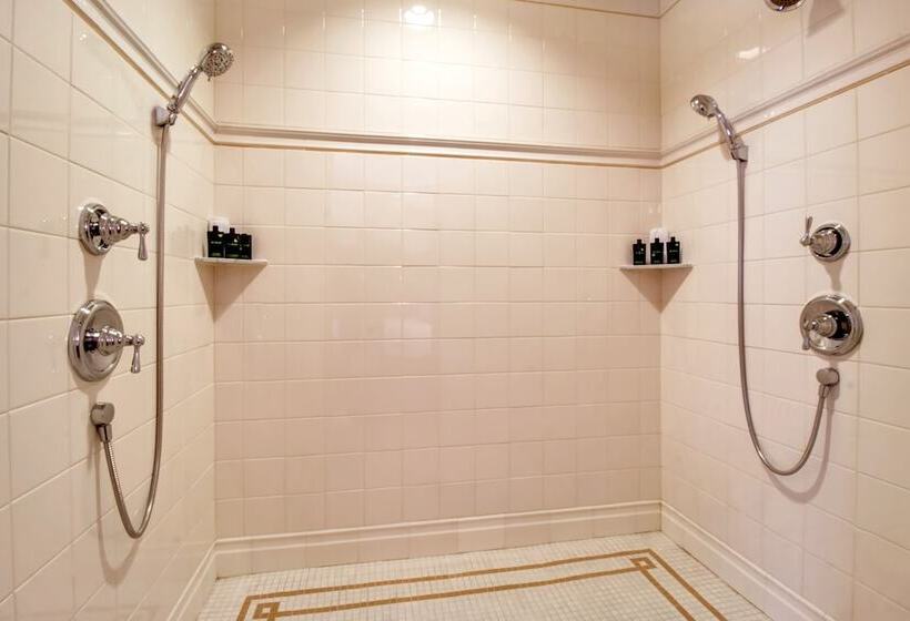 جناح, Innbuffalo Off Elmwood