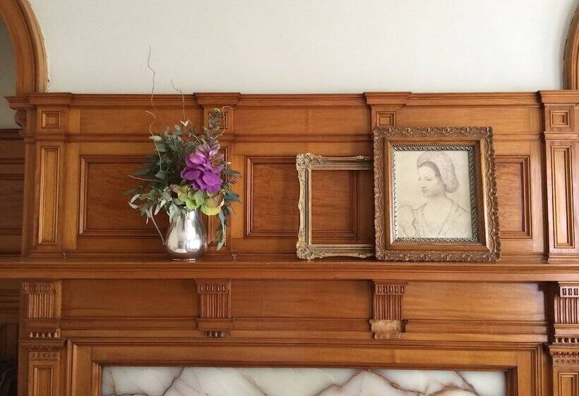 جناح, Innbuffalo Off Elmwood