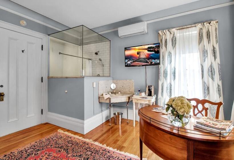 جناح, Innbuffalo Off Elmwood