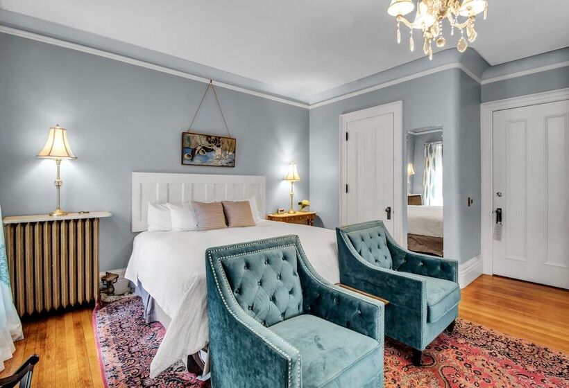 جناح, Innbuffalo Off Elmwood