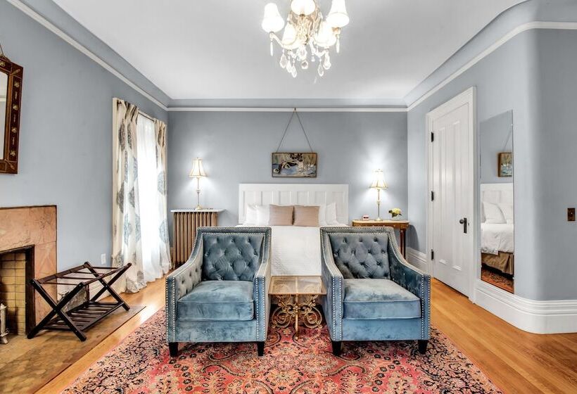 جناح, Innbuffalo Off Elmwood