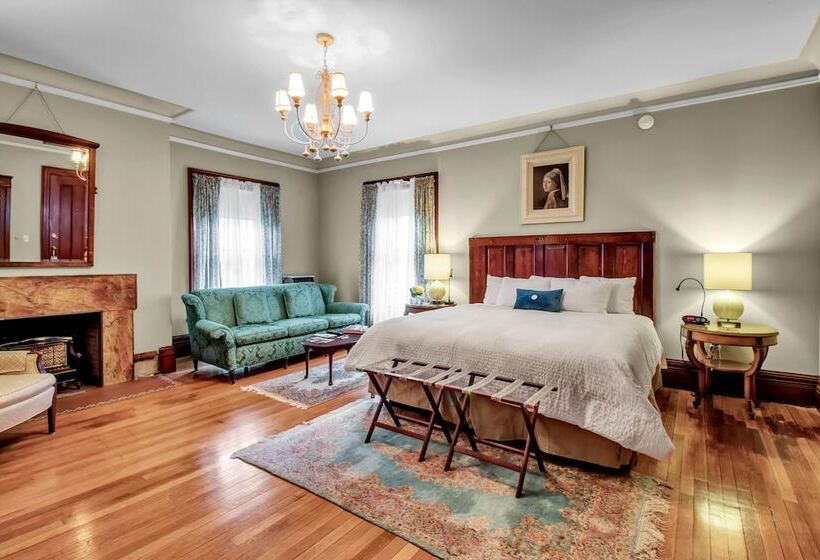 جناح, Innbuffalo Off Elmwood