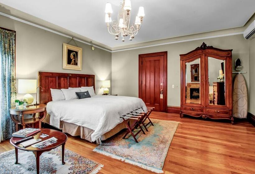 جناح, Innbuffalo Off Elmwood