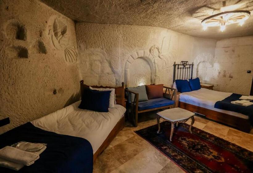 اتاق خانوادگی, Sunset Cave