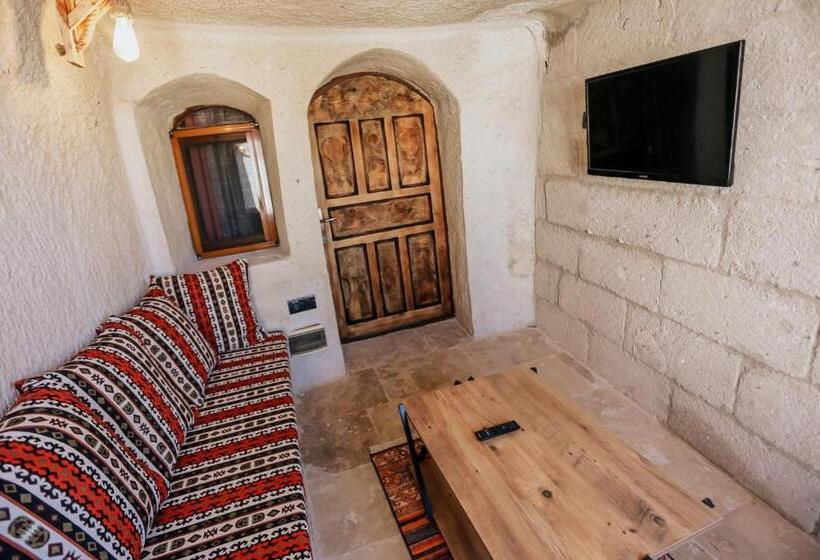 سوییت لوکس, Sunset Cave