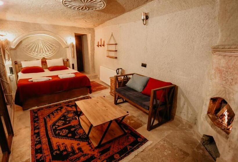 سوییت لوکس, Sunset Cave