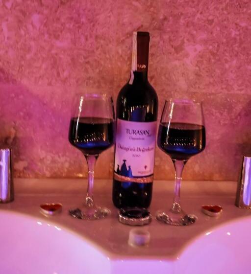 سوییت لوکس, Sunset Cave