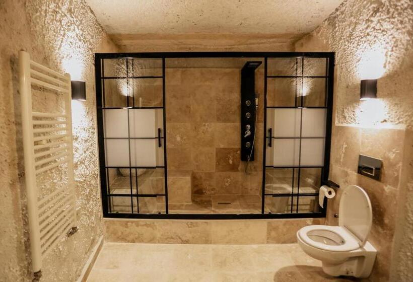 سوییت خانوادگی, Sunset Cave