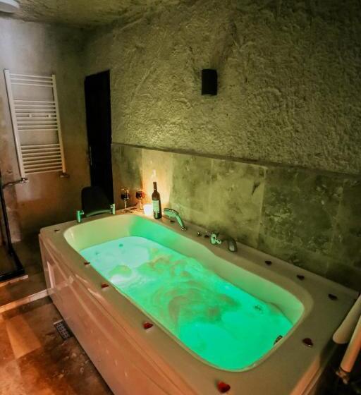 اتاق استاندارد چهار تخته, Sunset Cave