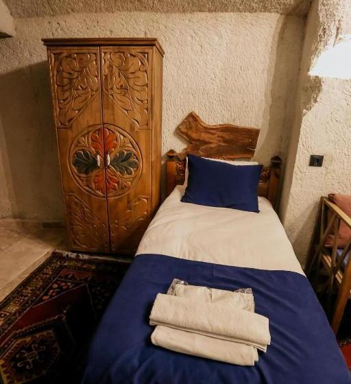 سوییت خانوادگی, Sunset Cave