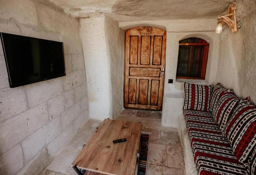 سوییت لوکس, Sunset Cave