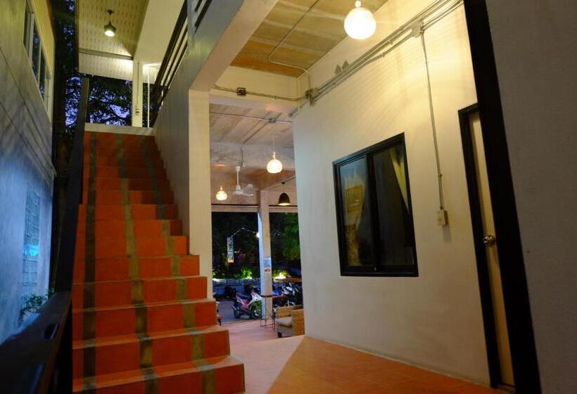 اتاق لوکس با تخت بزرگ, White Jail At Koh Tao Hostel