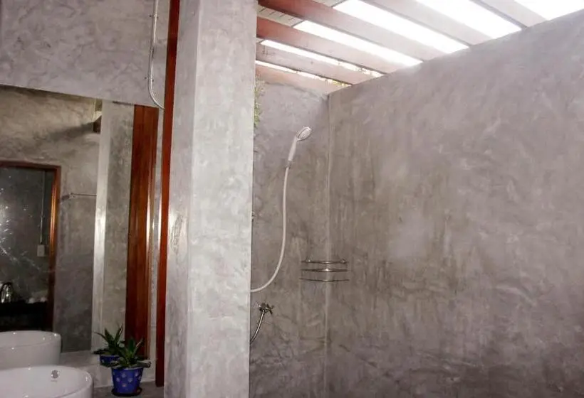 اتاق استاندارد با تخت بزرگ, White Jail At Koh Tao Hostel