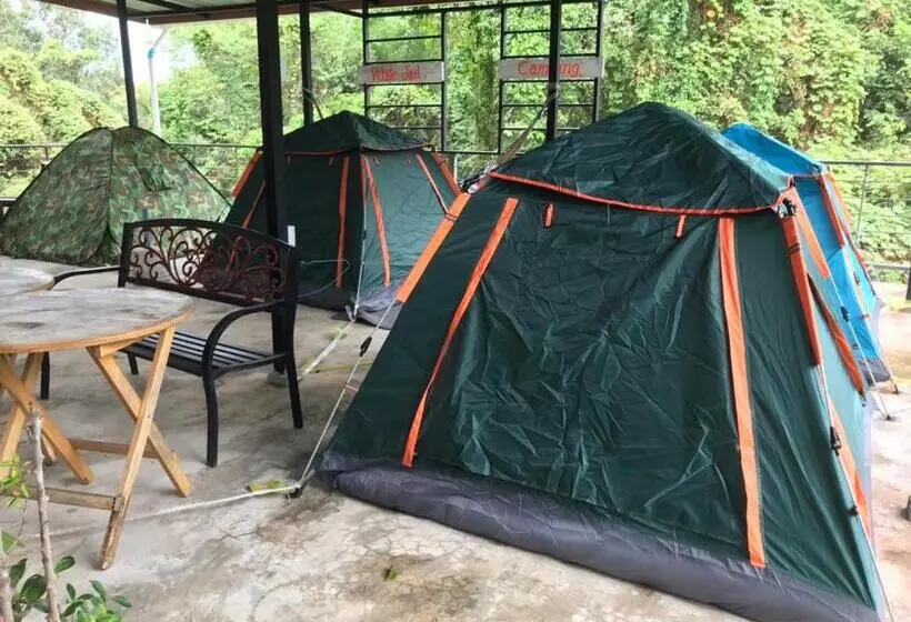 چادر با خدمات رفاهی استاندارد, White Jail At Koh Tao Hostel