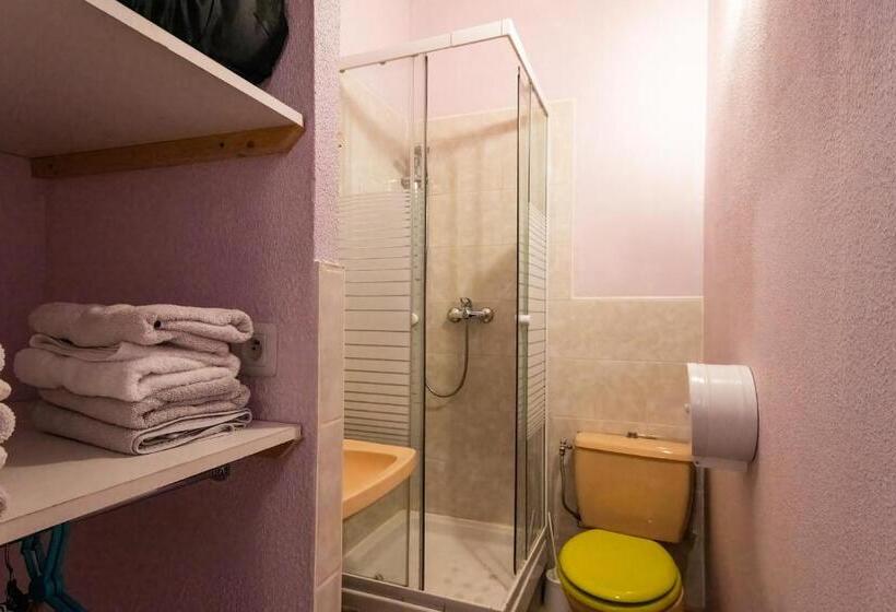 اتاق خانوادگی, De La Gare