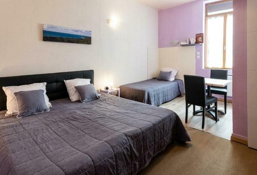 اتاق خانوادگی, De La Gare