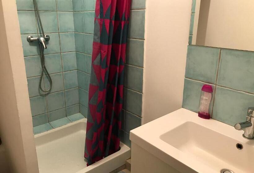 اتاق استاندارد با سرویس بهداشتی مشترک, Bastide Ecurie Massilia