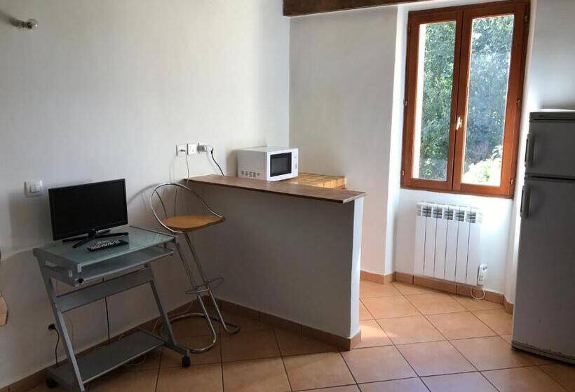 اتاق استاندارد با سرویس بهداشتی مشترک, Bastide Ecurie Massilia