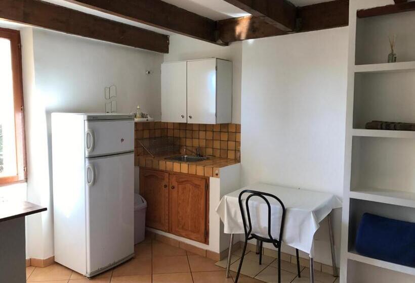 اتاق استاندارد با سرویس بهداشتی مشترک, Bastide Ecurie Massilia