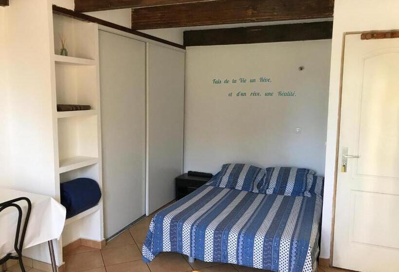 اتاق استاندارد با سرویس بهداشتی مشترک, Bastide Ecurie Massilia