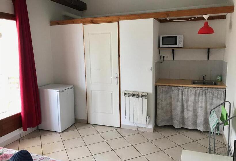 استودیو استاندارد با تراس, Bastide Ecurie Massilia