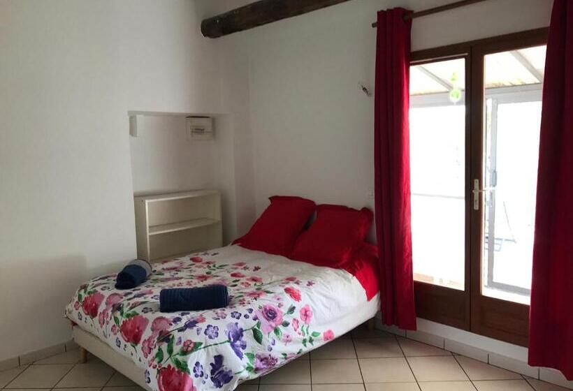 استودیو استاندارد با تراس, Bastide Ecurie Massilia