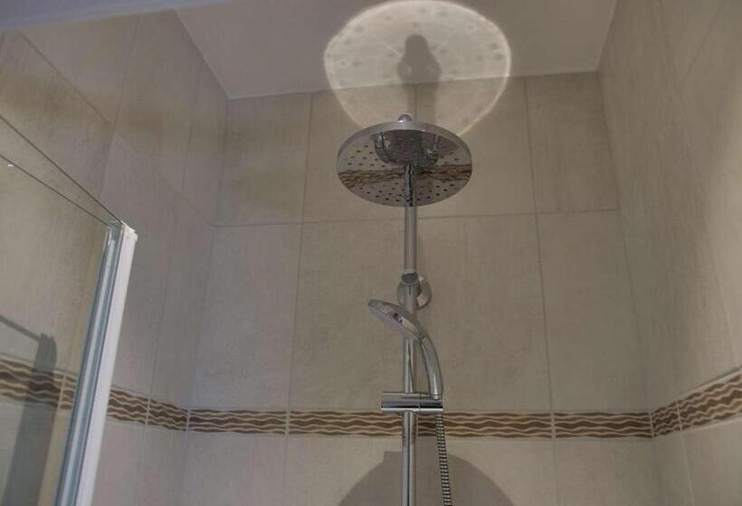 غرفة قياسية مطلّة علي الحديقة, Le Nid De Val'ry