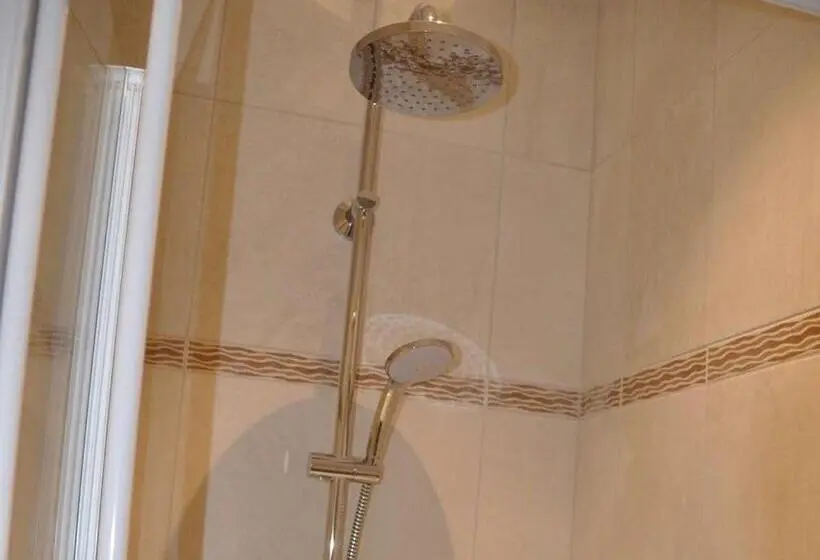 اتاق عادی, Le Nid De Val'ry
