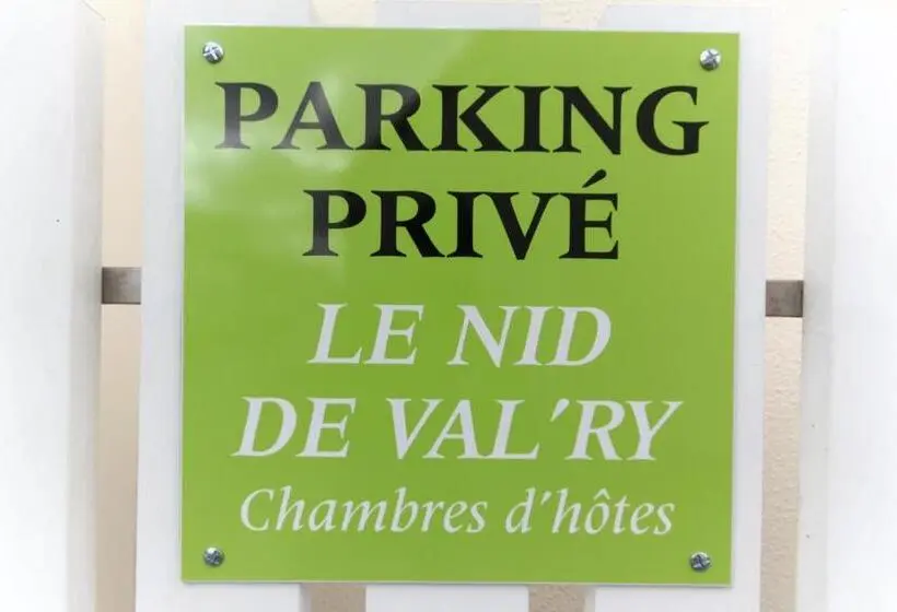 اتاق راحتی سه تخته, Le Nid De Val'ry