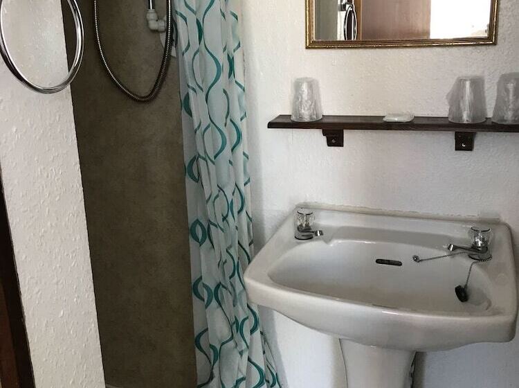 חדר משפחתי, The Beckwood