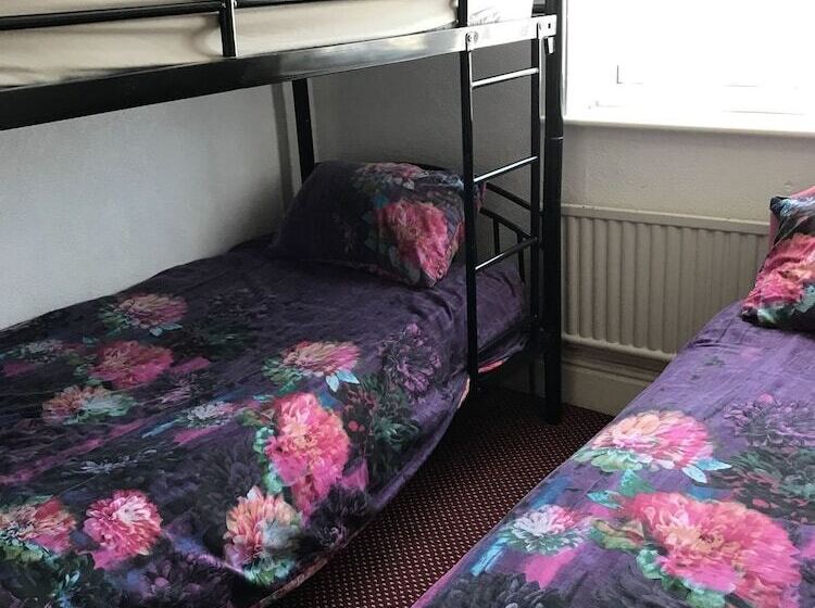 חדר משפחתי, The Beckwood