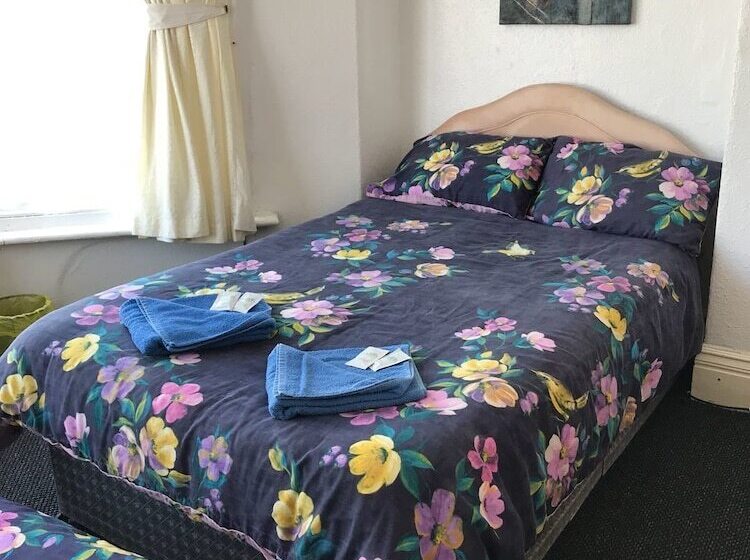 חדר משפחתי, The Beckwood