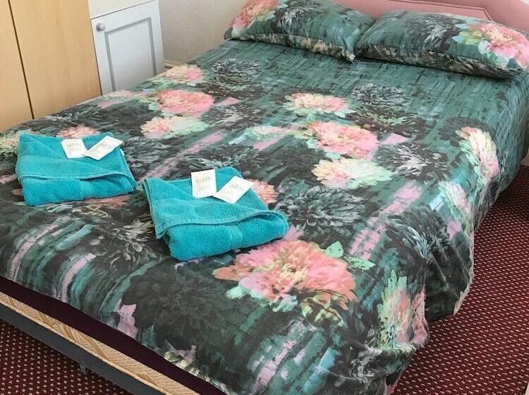 חדר משפחתי, The Beckwood