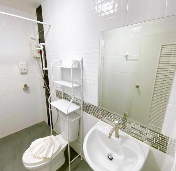 اتاق خانوادگی با چشمانداز کوه, Khaolak Mind Home Hostel